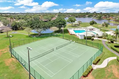 1623 E Harmony Lake Cir, Davie, FL 33324 - Photo 35