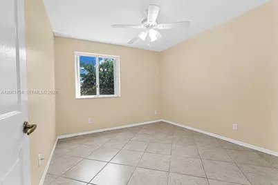 1623 E Harmony Lake Cir, Davie, FL 33324 - Photo 23