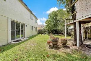 1623 E Harmony Lake Cir, Davie, FL 33324 - Photo 25