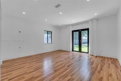 549 NE 12th Ave, Fort Lauderdale, FL 33301 - Photo 15