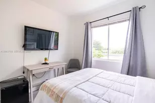 925 SW 8th St, Hallandale Beach, FL 33009 - Photo 9