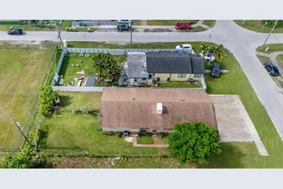 963 NE 5th Ave, Homestead, FL 33030 - Photo 3