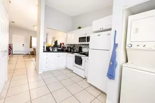 7830 NW 6th St, Pembroke Pines, FL 33024 - Photo 5