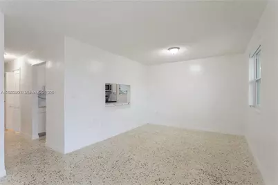 3290 NW 4th St #3290, Miami, FL 33125 - Photo 5