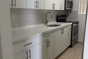 3290 NW 4th St, Miami, FL 33125 - Photo 9