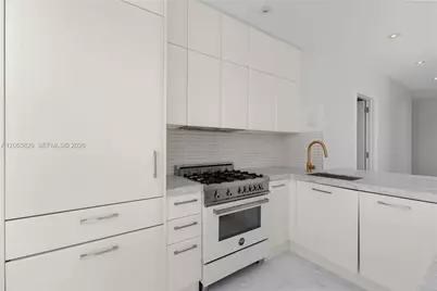 2421 Lake Pancoast Dr #7A, Miami Beach, FL 33140 - Photo 9