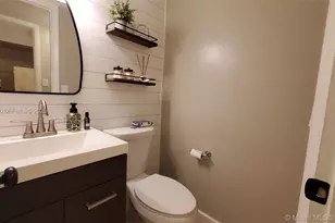 40 Wimbledon Lake Dr, Plantation, FL 33324 - Photo 11