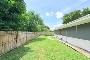 4440 NW 4th Ct, Plantation, FL 33317 - Photo 17