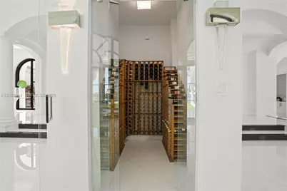 900 S Northlake Dr, Hollywood, FL 33019 - Photo 35