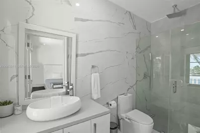 900 S Northlake Dr, Hollywood, FL 33019 - Photo 51