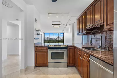 3375 N Country Club Dr #1605, Aventura, FL 33180 - Photo 9