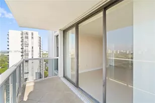 3675 N Country Club Dr, Aventura, FL 33180 - Photo 25