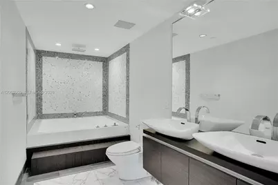 200 Biscayne Boulevard Way #503, Miami, FL 33131 - Photo 9