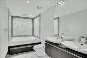 200 Biscayne Blvd Way, Miami, FL 33131 - Photo 9