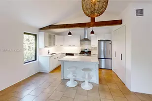 1112 NE 111th St, Miami, FL 33161 - Photo 5