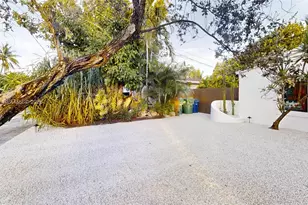 1112 NE 111th St, Miami, FL 33161 - Photo 23