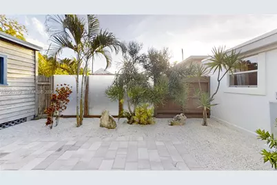 1112 NE 111th St, Miami, FL 33161 - Photo 13