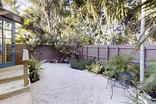 1112 NE 111th St, Miami, FL 33161 - Photo 15