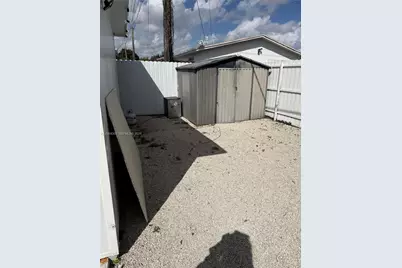 9625 NW 36th Ave #REAR B, Miami, FL 33147 - Photo 11