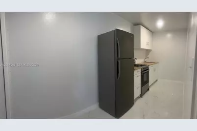 9625 NW 36th Ave #REAR B, Miami, FL 33147 - Photo 9