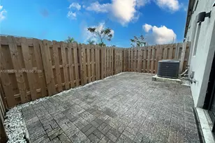 967 NE 211th St, Miami, FL 33179 - Photo 19