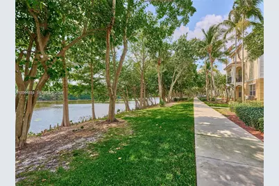 3182 N Greenleaf Cir, Boynton Beach, FL 33426 - Photo 19