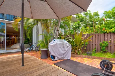 2307 NE 7th St #40, Hallandale Beach, FL 33009 - Photo 17