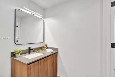 121 NE 5th St #512B, Miami, FL 33132 - Photo 13
