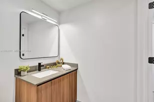 121 NE 5th St, Miami, FL 33132 - Photo 13