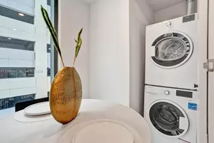 121 NE 5th St, Miami, FL 33132 - Photo 5