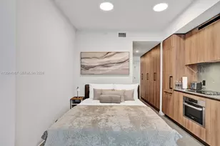 121 NE 5th St, Miami, FL 33132 - Photo 9