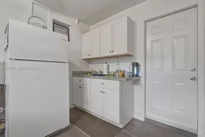 11621 NW 58th Pl, Hialeah, FL 33012 - Photo 13