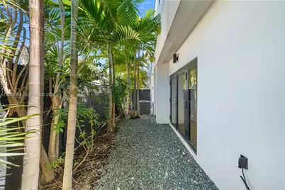 11 NE 51 St #B, Miami, FL 33137 - Photo 23