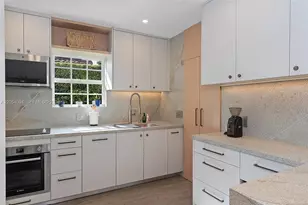 2451 SW 25th St, Miami, FL 33133 - Photo 23
