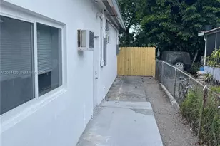 320 NE 160th St, Miami, FL 33162 - Photo 25