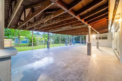 320 NE 160th St, Miami, FL 33162 - Photo 15