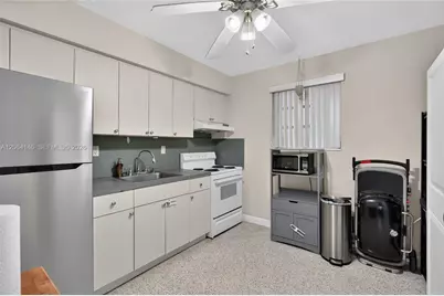 210 E 10th St, Hialeah, FL 33010 - Photo 7