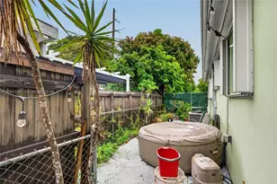 210 E 10th St, Hialeah, FL 33010 - Photo 31