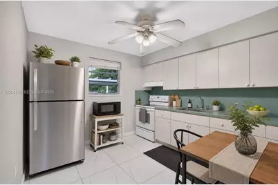 210 E 10th St, Hialeah, FL 33010 - Photo 19