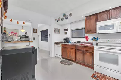 491 Ives Dairy Rd #202-5, Miami, FL 33179 - Photo 5