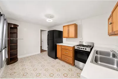 291 W 47th St, Hialeah, FL 33012 - Photo 7