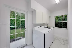 52 Camden Dr, Bal Harbour, FL 33154 - Photo 15