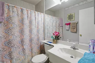 5465 W 21st Ct, Hialeah, FL 33016 - Photo 15
