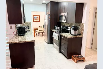 955 NW 106th Ave Cir, Miami, FL 33172 - Photo 9