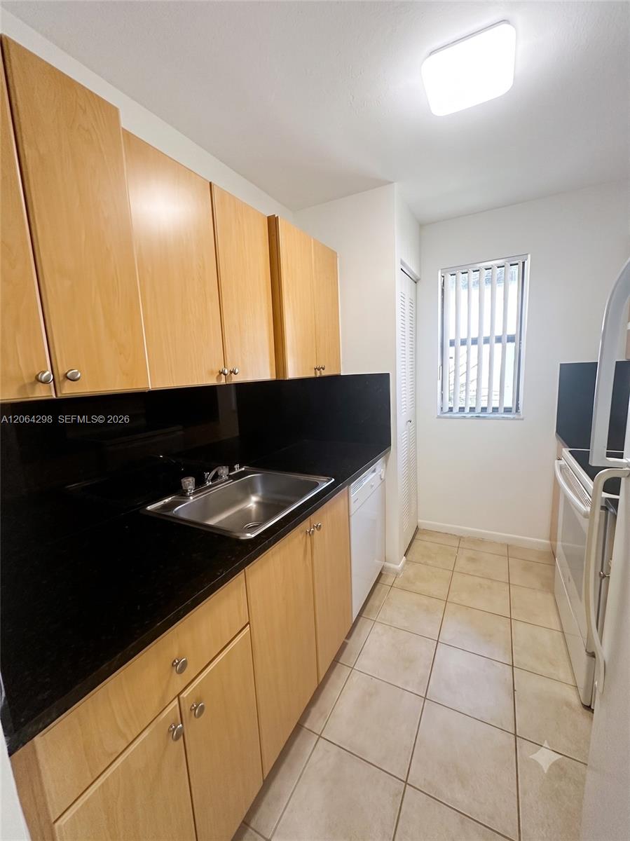 7220 NW 179th St #201 - 7220 NW 179th St #201, Hialeah, FL 33015 Luxury Property | Jose Angel Pina