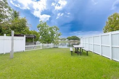 18772 NW 80th Ct, Hialeah, FL 33015 - Photo 25