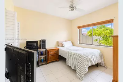 18772 NW 80th Ct, Hialeah, FL 33015 - Photo 33
