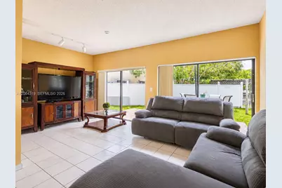 18772 NW 80th Ct, Hialeah, FL 33015 - Photo 11