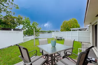 18772 NW 80th Ct, Hialeah, FL 33015 - Photo 17