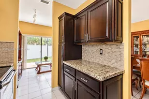 18772 NW 80th Ct, Hialeah, FL 33015 - Photo 9